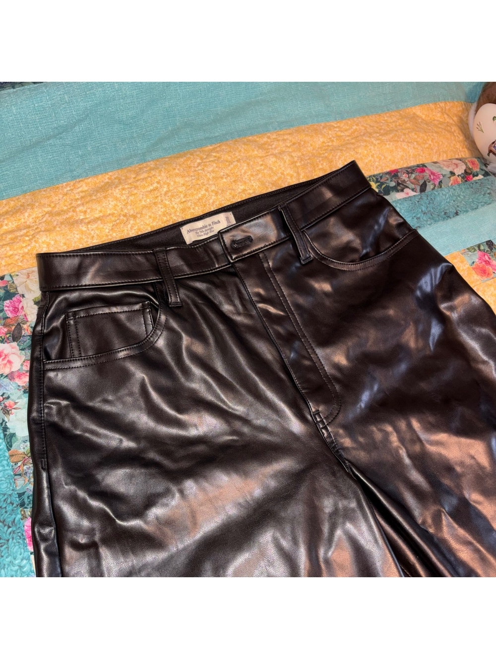 Abercrombie & Fitch 30/10L The '90s Straight Ultra High Rise Faux Leather Pants - Picture 3 of 9